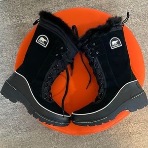 black white SOREL suede winter snow boats - size 7.5